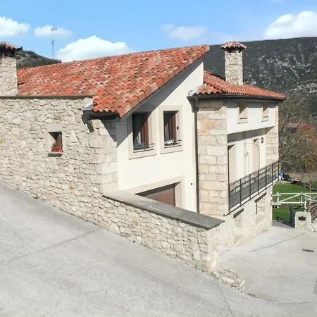 Spacious House In Merindad De Valdivielso * Quintana de Valdivielso