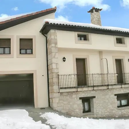 Spacious House In Merindad De Valdivielso Prázdninový dům Quintana de Valdivielso