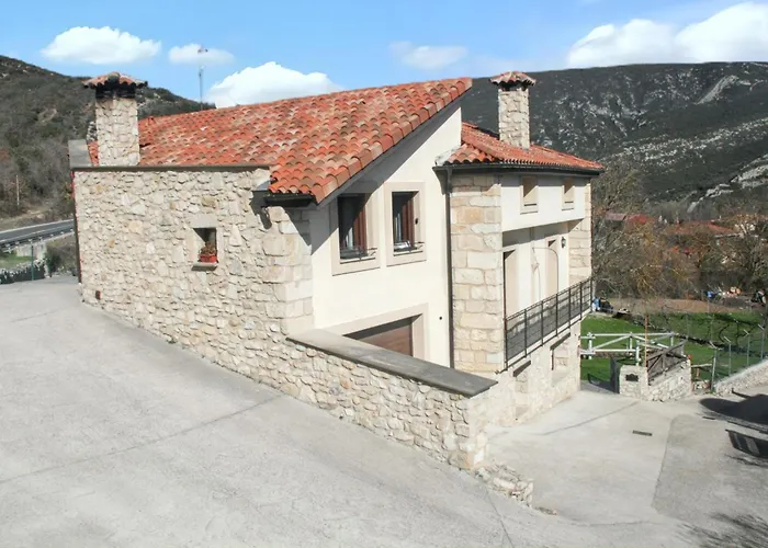 Spacious House In Merindad De Valdivielso * Quintana de Valdivielso