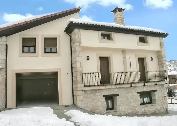 Spacious House In Merindad De Valdivielso בית נופש Quintana de Valdivielso